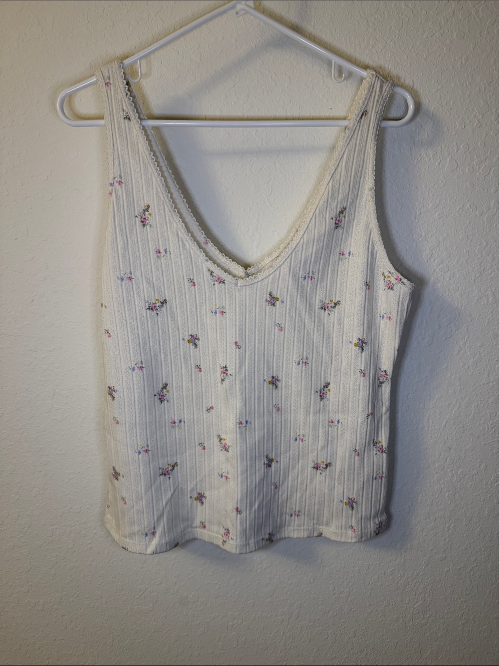 Universal Thread Cream Ribbed Floral Lace-Trim Tank